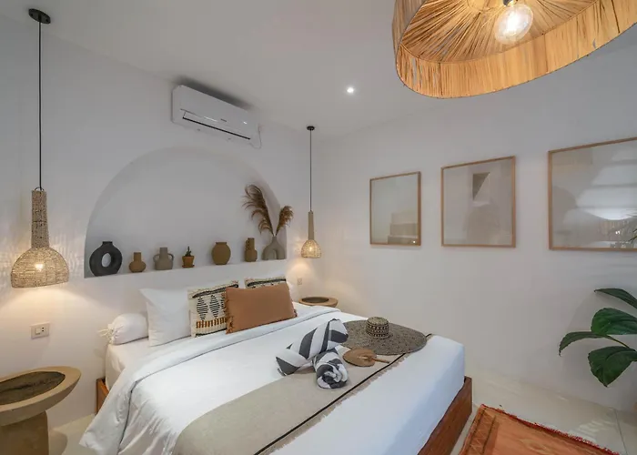 Heiwa - Tropical Meets Mediterranean, 2br Villa Canggu (Bali)
