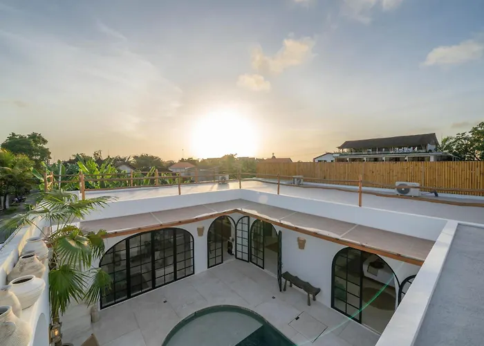 Villa Heiwa - Tropical Meets Mediterranean, 2br