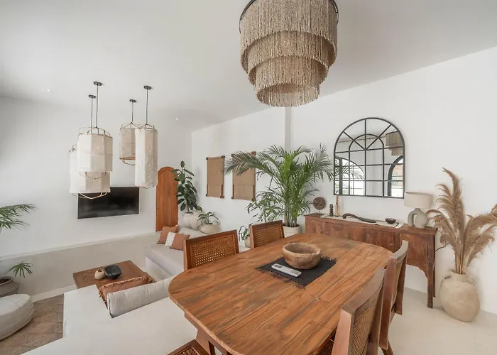 Villa Heiwa - Tropical Meets Mediterranean, 2br Canggu (Bali)