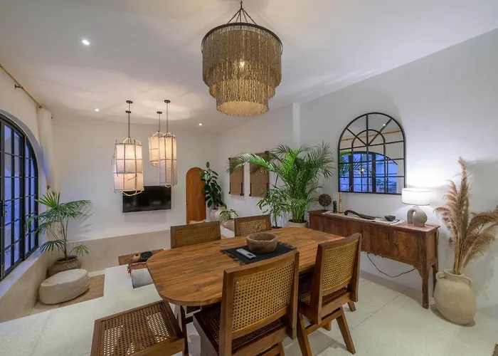 Villa Heiwa - Tropical Meets Mediterranean, 2br