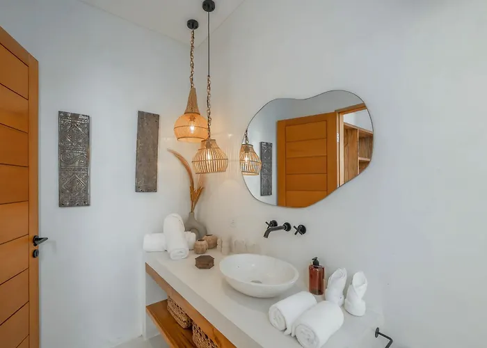 Villa Heiwa - Tropical Meets Mediterranean, 2br Canggu (Bali)