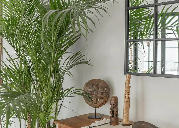 Villa Heiwa - Tropical Meets Mediterranean, 2br